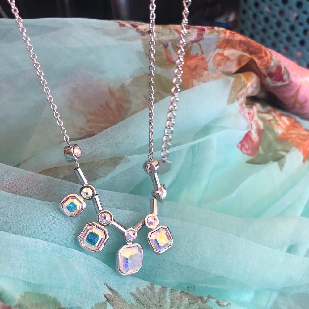 Squared up necklace by touch stone Aurore Boreale from swarovski